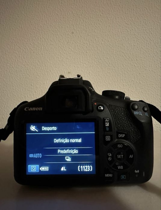 Canon EOS 2000D