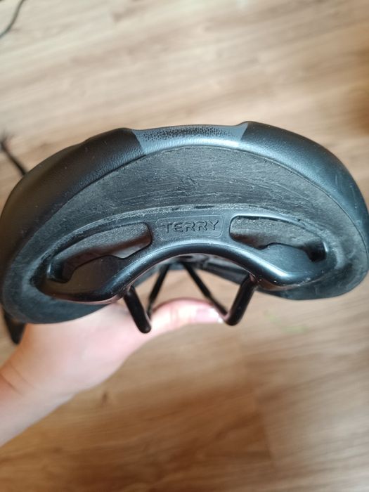 Фірмове велоседло Terry (чорне) з вирізом