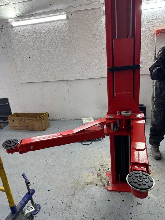 Продаж, послуги монтажу, ремонту / установки автомобільних підйомників