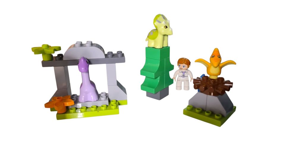 Zestaw LEGO Duplo – Dinozaury z figurką lekarza