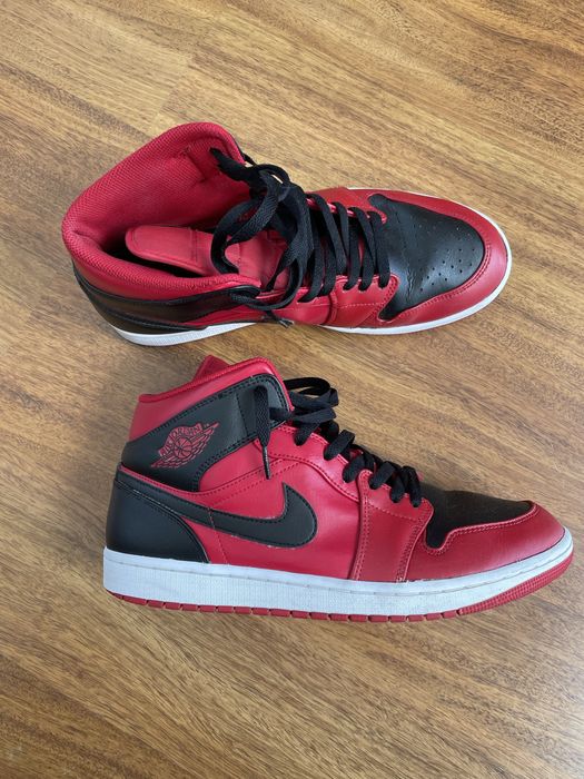 Air jordan 1 mid reverse bred