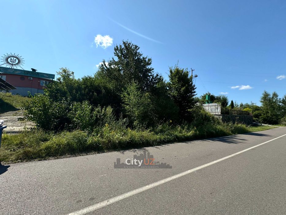 Продається ділянка в с. Ярок при центральній дорозі