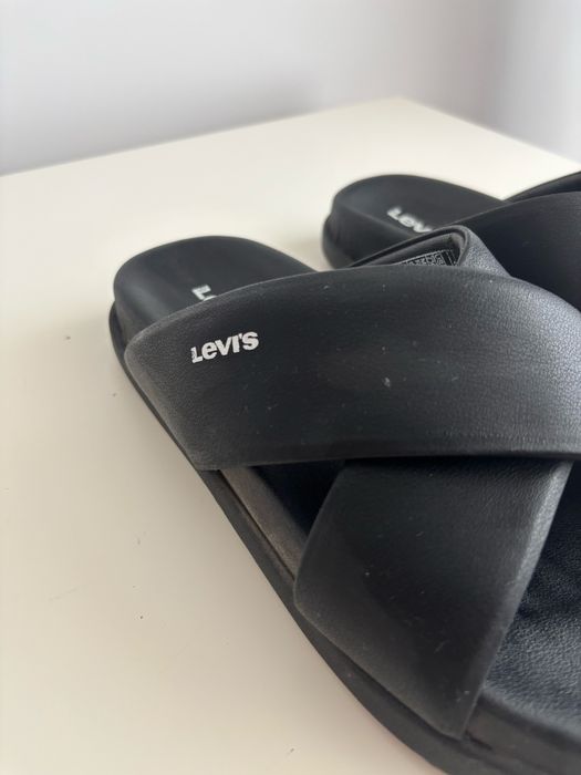 klapki Levis czarne imitacja skóry 39 stylowe modne grube paski
