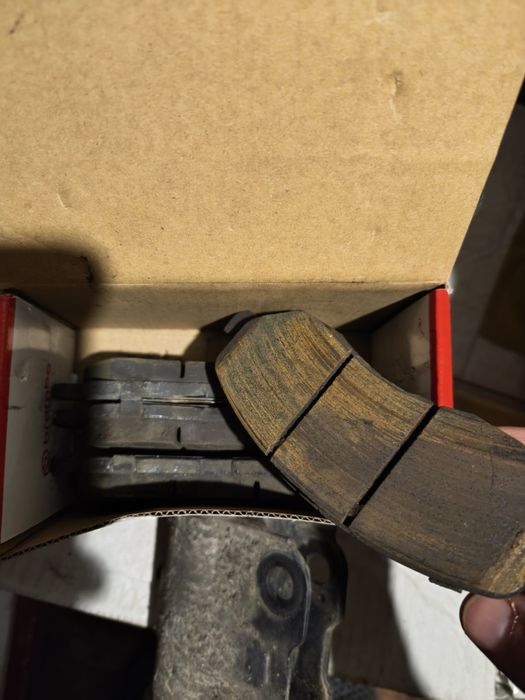 Передні амортизатори на lancer 9