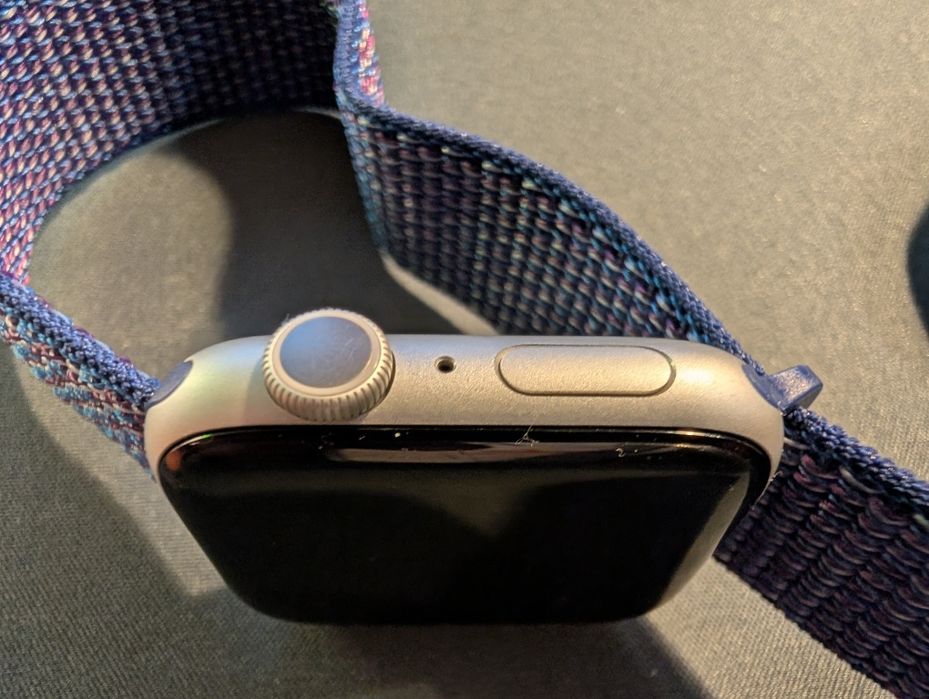 Продам Apple Watch Series 6 (44mm, Silver Aluminum)