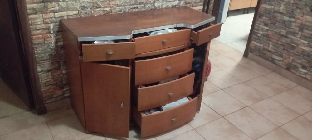 Móvel aparador  com espelho