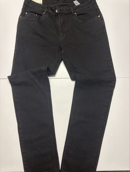 Прямі чорні джинси