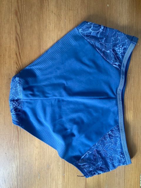 Triumph majtki niebieskie rozm. 36 (S)