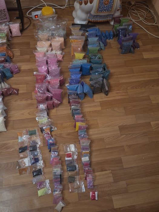 Продам бісер різного кольору