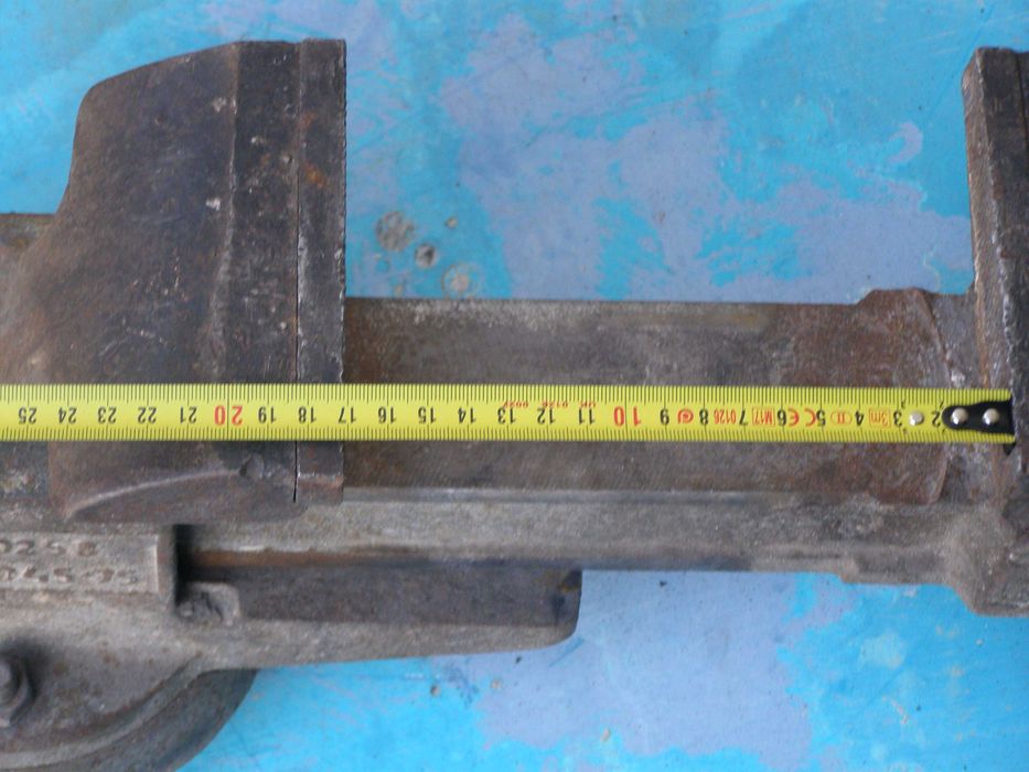 Тиски слесарные поворотные  СССЗ,ширина губок 125 ММ