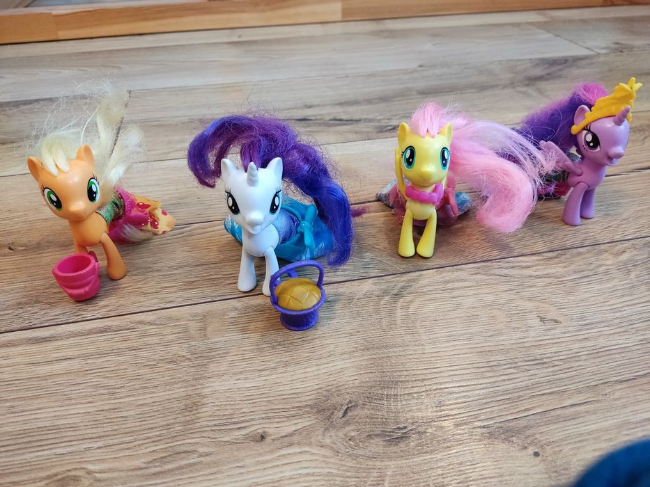 Hasbro zestaw koników pony