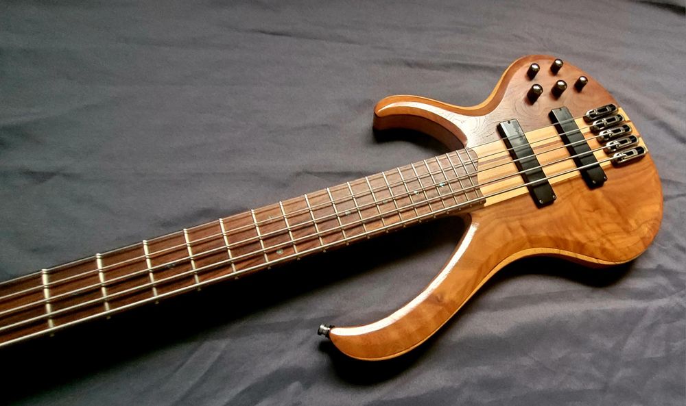Gitara basowa Ibanez BTB675, 5 strun NTB