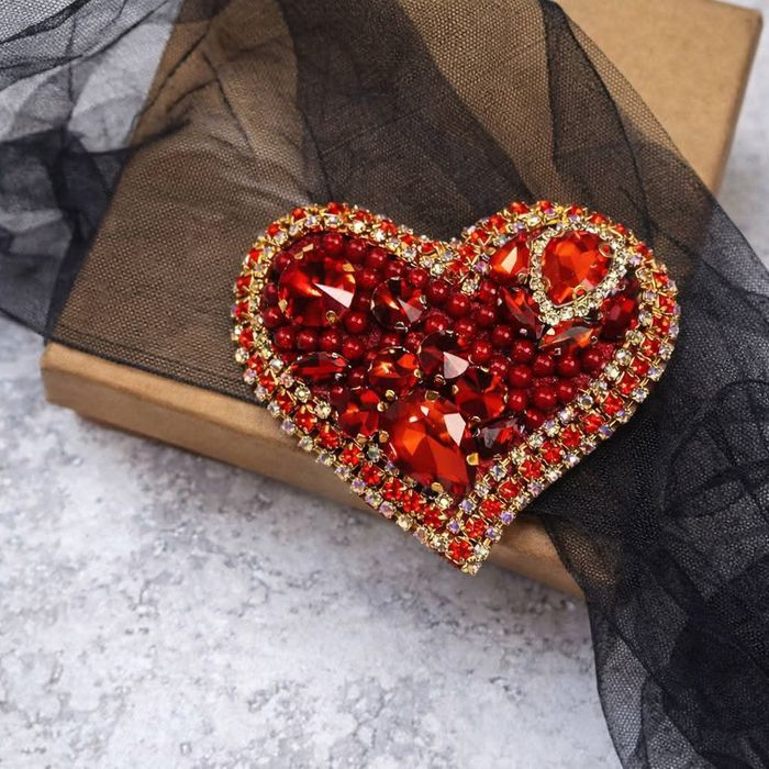 Брошка.  Для тих кого цінують.