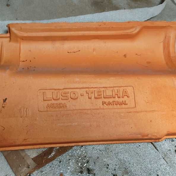 Telhas de Cano à Esquerda (Margon / Luso-Telha)