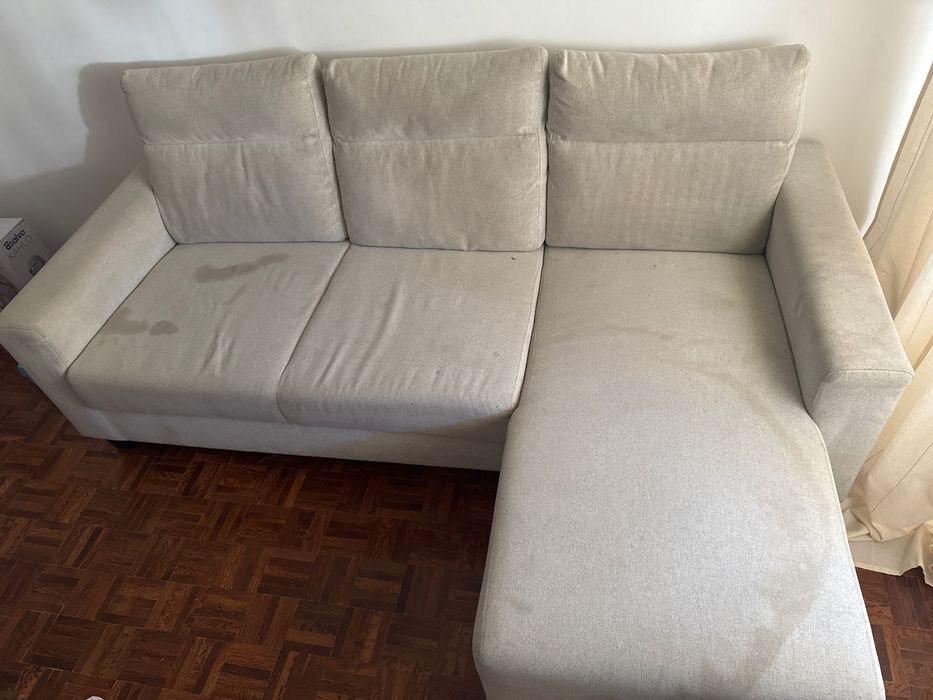 Sofá de três lugares