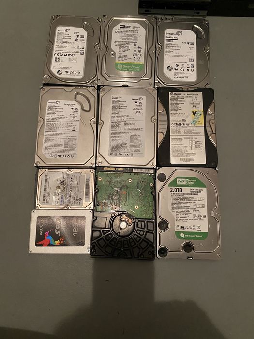 Złom elektroniczny napędy dvd twarde dyski komputerowe
