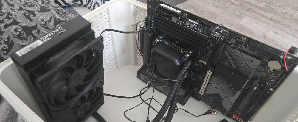 Zestaw PC: Intel Core i5-13600K + Gigabyte Z790 GAMING X AX + Endorfy Navis F240 (LGA1700)