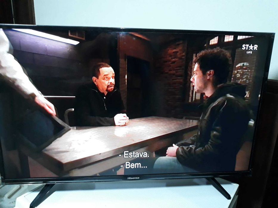 LCD Hisense 40" com comando
