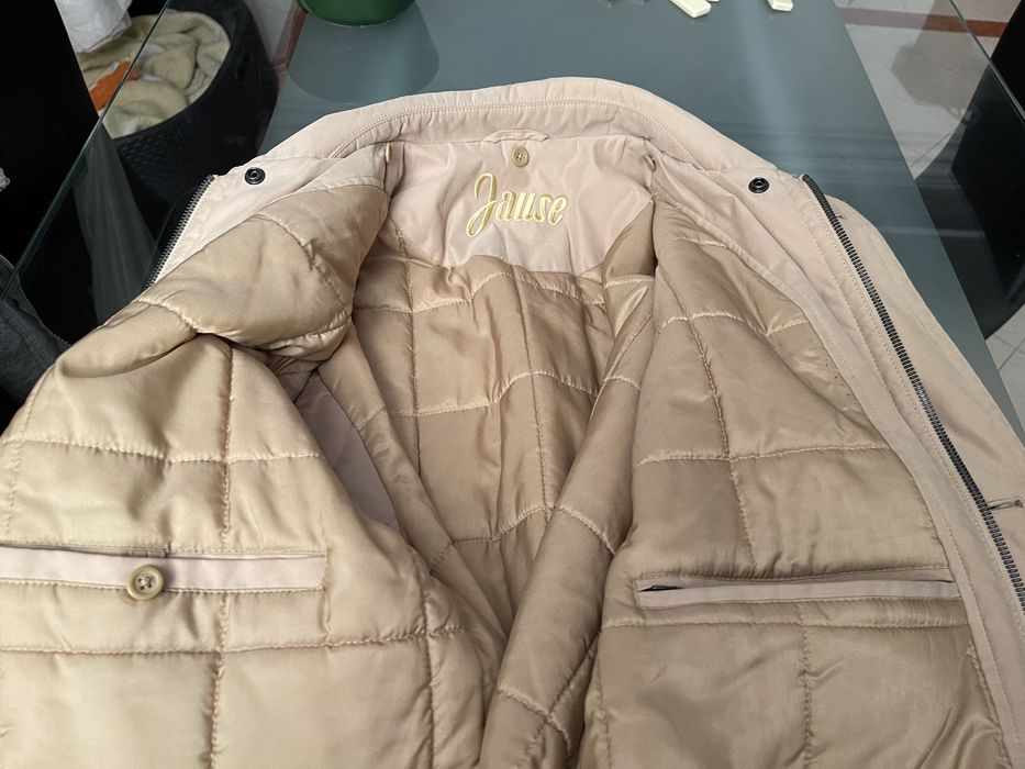 Blusao desportivo,tons cremes