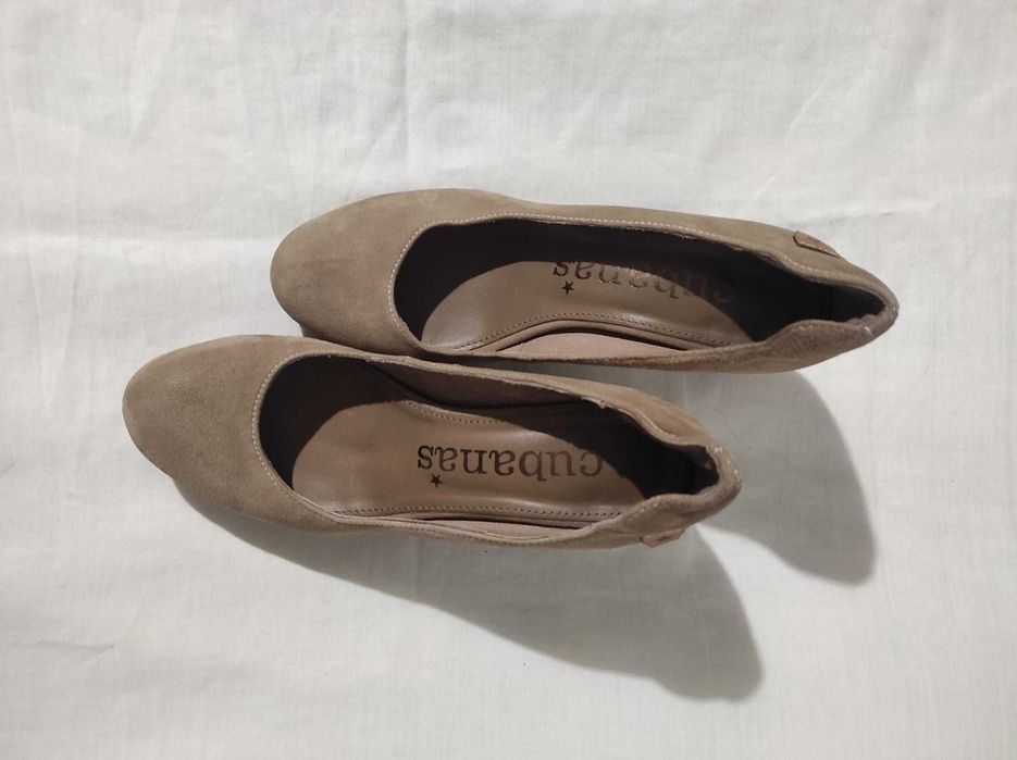 Sapatos da marca Cubanas