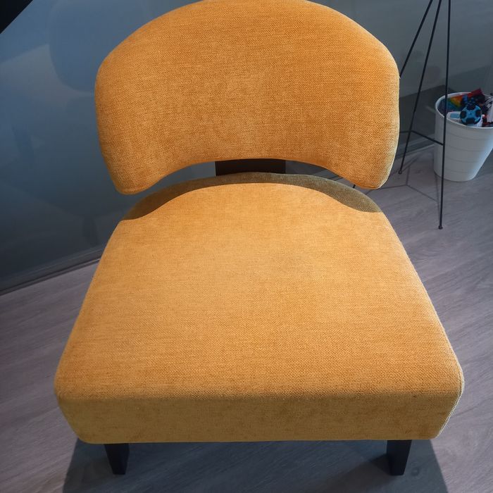 Vendo cadeirão cor amarelo