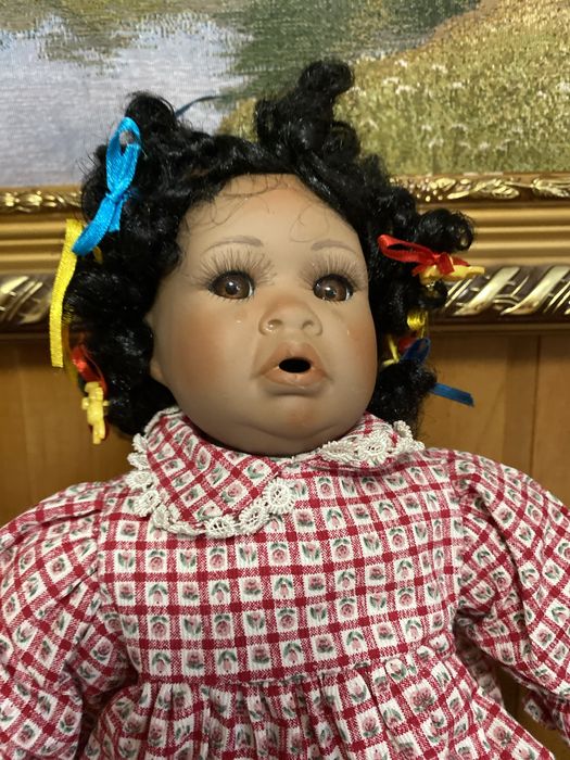 Фарфоровая кукла