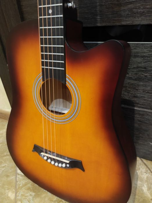 Красива гітара нова акустична