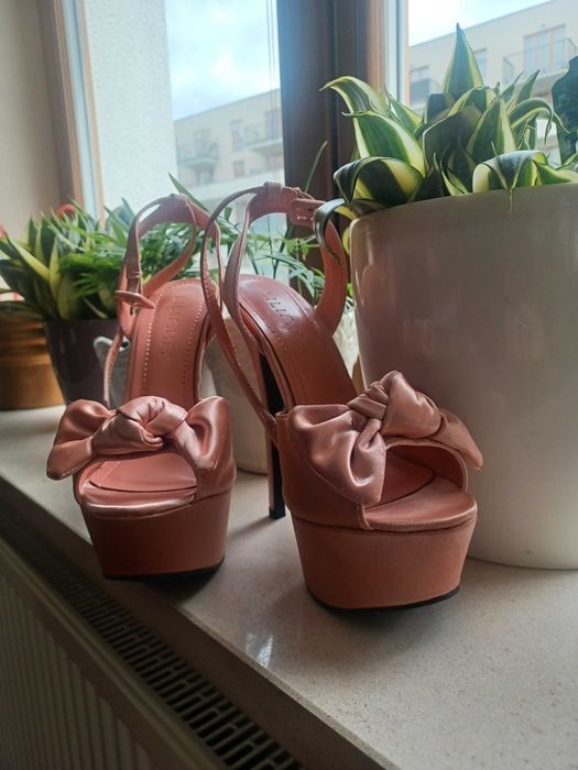 Buty szpilki koturn