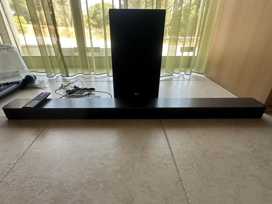 Barra de Som LG SK8 + Subwoofer Sem Fios – Dolby Atmos – Excelente Estado