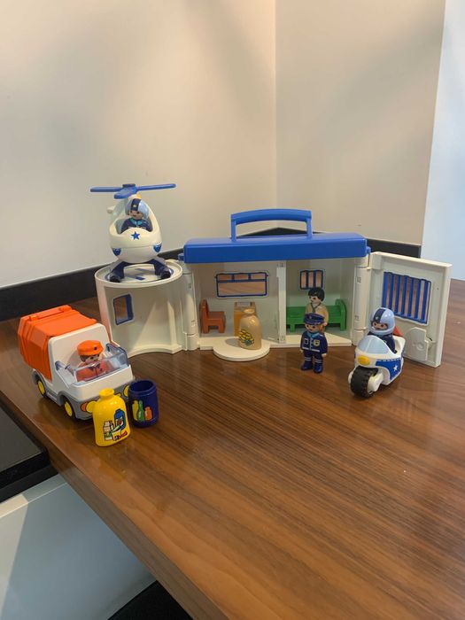 Playmobil Junior esquadra de polícia + camião do lixo