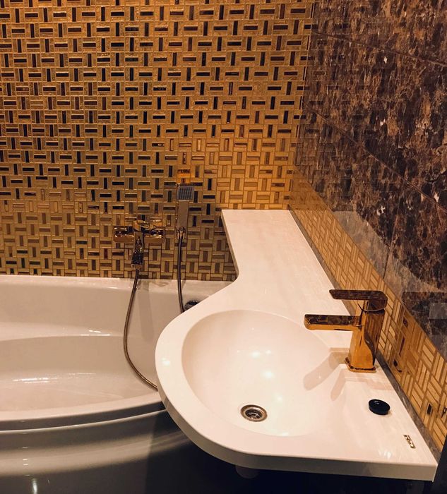 Умивальник зі стільницею зі штучного каменю, стільниця в ванну