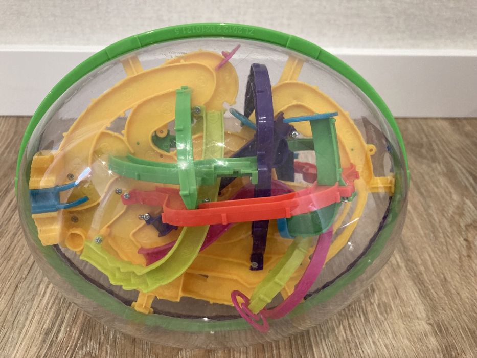 Головоломка с лабиринтом и шариком