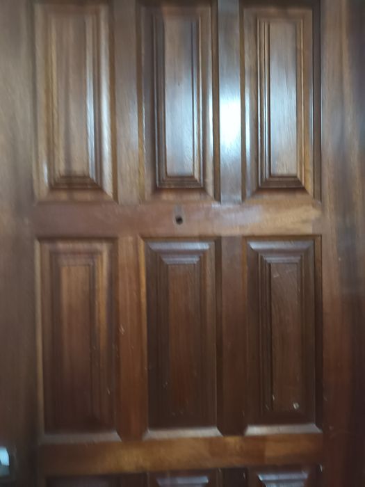 Porta de madeira entrada.