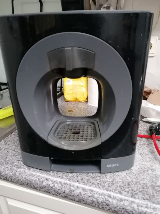 Vendo para desocupar máquina de café dolce gusto