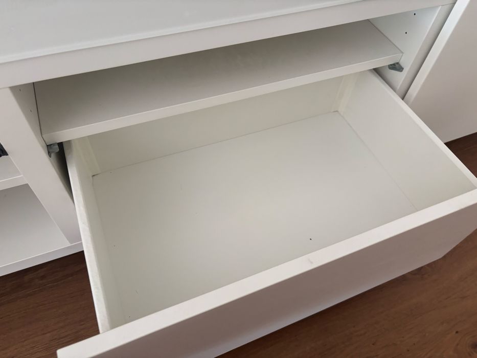 Móvel branco de TV (Ikea)
