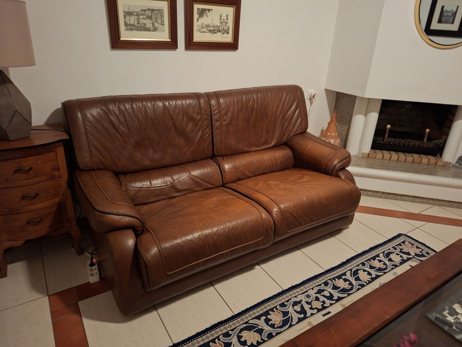 Sofá de couro - 3 lugares