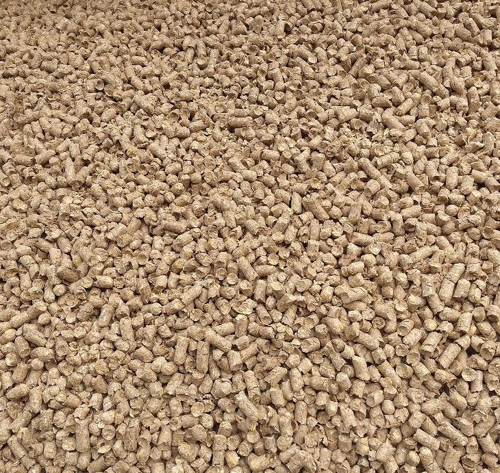 Ściółka (pellet ze słomy) dla drobiu, koni