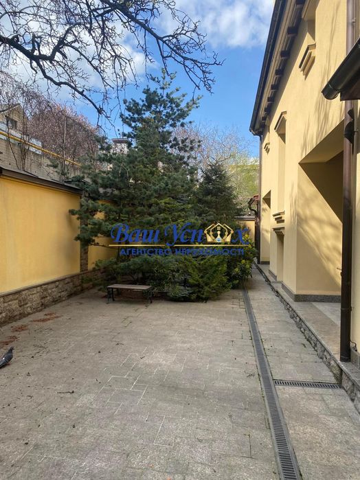 Аренда дома в центре Киева. Бот Сад. ул Добролюбова. Печерск