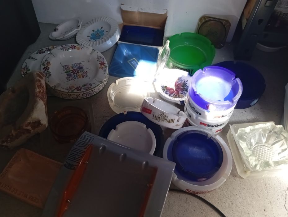 50 cinzeiros diferentes