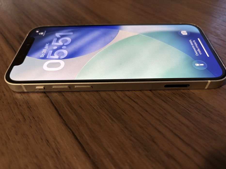 Продам Iphone 12