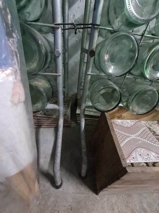 Garrafeira em tubo zincado