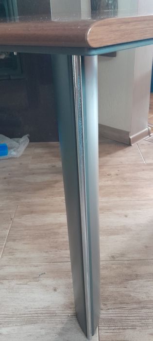 Stół do jadalni lub pokoju