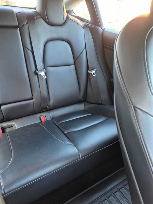 Продаю свою машину. TESLA Model 3