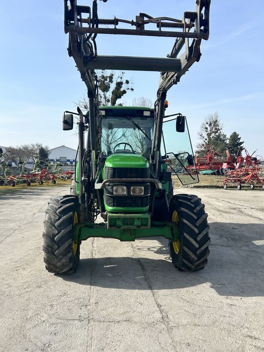 Ciągniki John Deere 6120 z ładowaczem -sprowadzony
