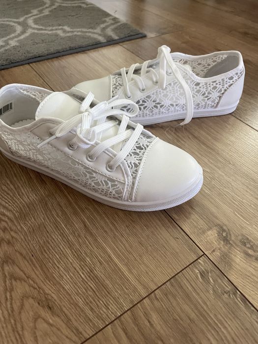 Trampki w koronke biale nowe 37!