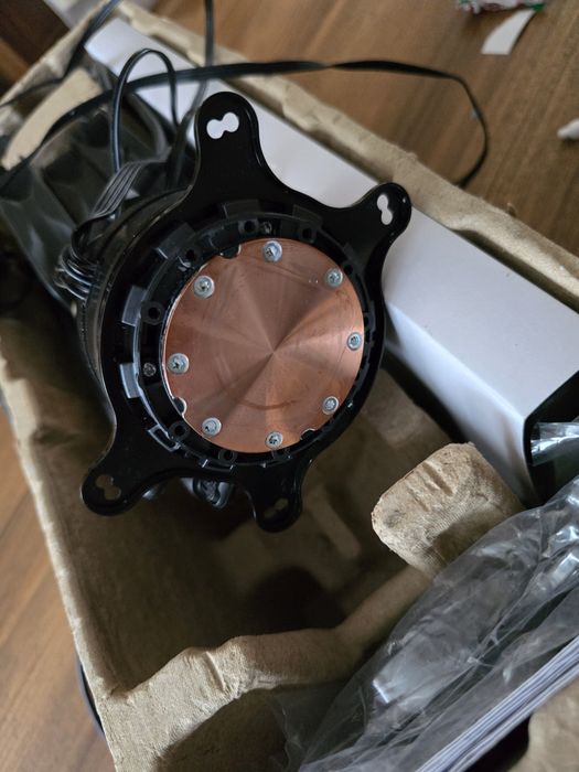 Топова сро NZXT KRAKEN X73
