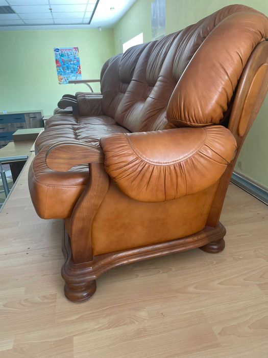 диван и кресло кожанные на дубовом каркасе