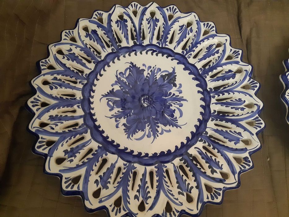 Prato decorativo porcelana Alcobaça, como novo, diâmetro 38cm