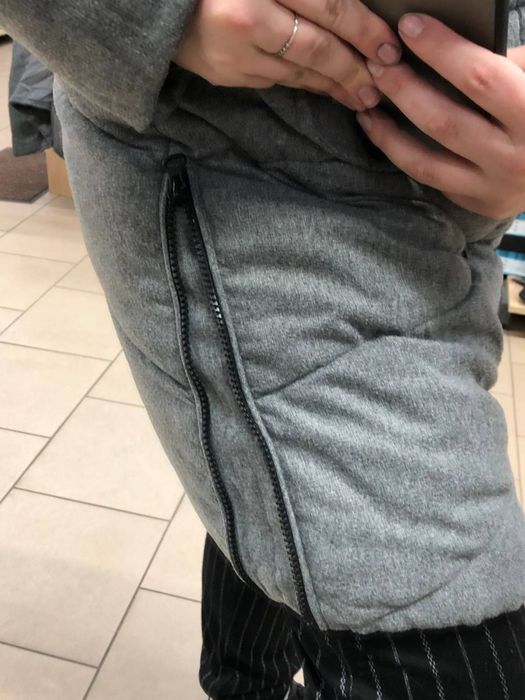 Жіноча куртка сірого кольору