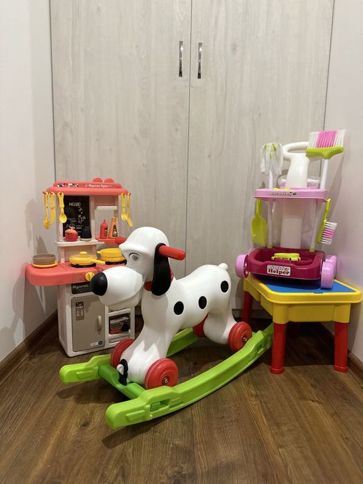 Пісочниця, каталка-качалка, дитяча кухня, набір для прибирання